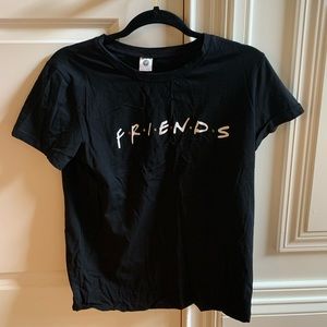 FRIENDS black t-shirt
